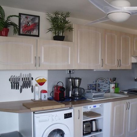 Seaside Oasis: Chic 2-Room Apartment with Pool and Private Parking Le Grau-du-Roi Exterior photo
