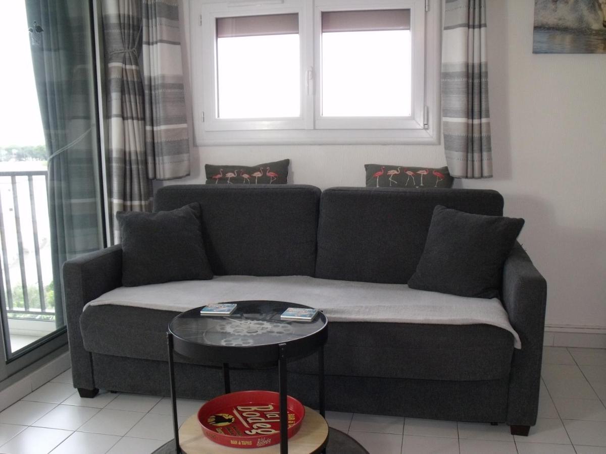 Seaside Oasis: Chic 2-Room Apartment with Pool and Private Parking Le Grau-du-Roi Exterior photo