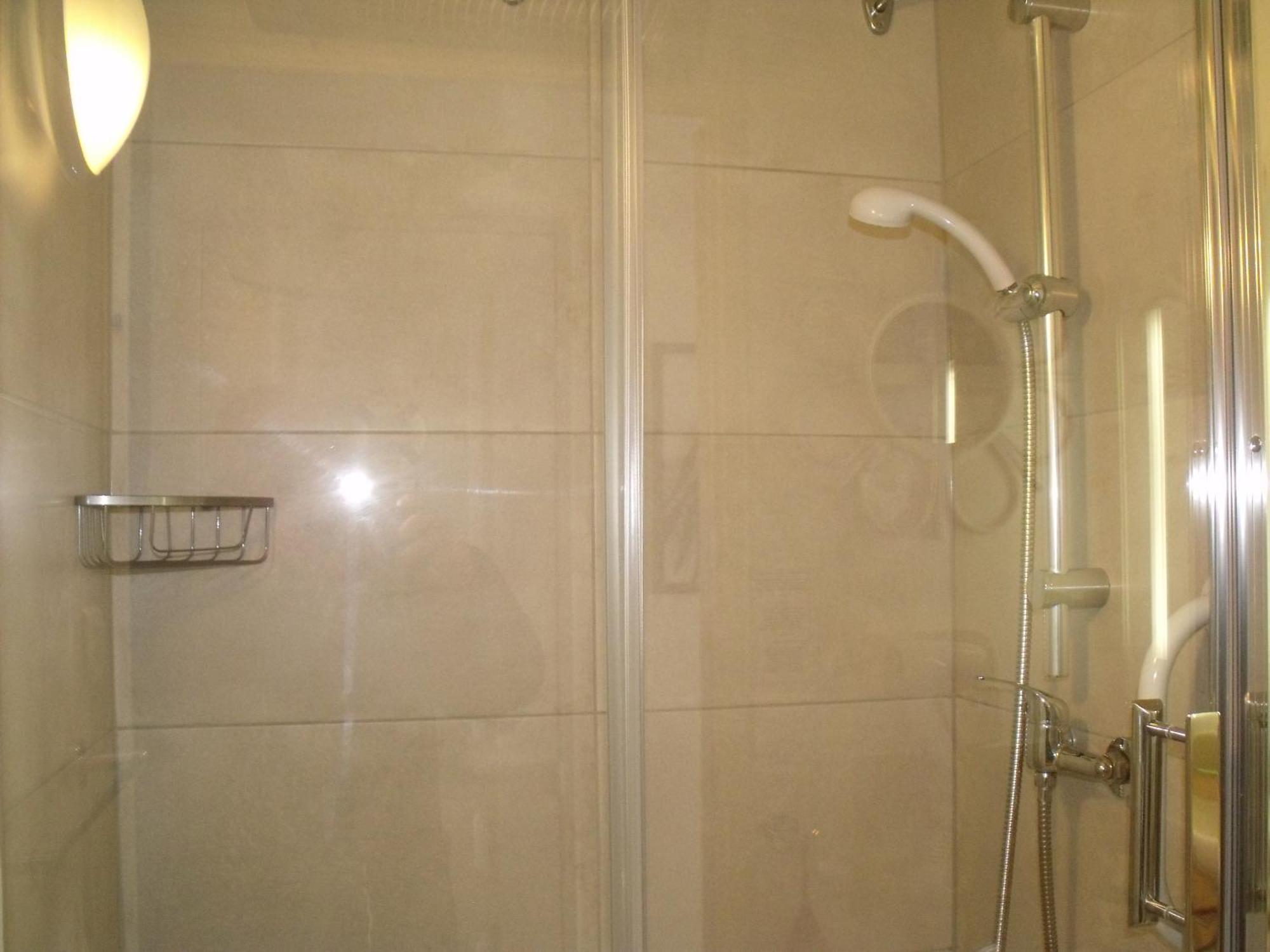 Seaside Oasis: Chic 2-Room Apartment with Pool and Private Parking Le Grau-du-Roi Exterior photo
